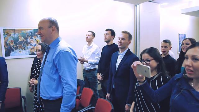 Синхронизация толпы к выступлению на тему "продажи" смотреть онлайн
