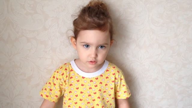 София в 2,5 года рассказывает стих Костик - мамин хвостик, стихотворение для детей смотреть онлайн