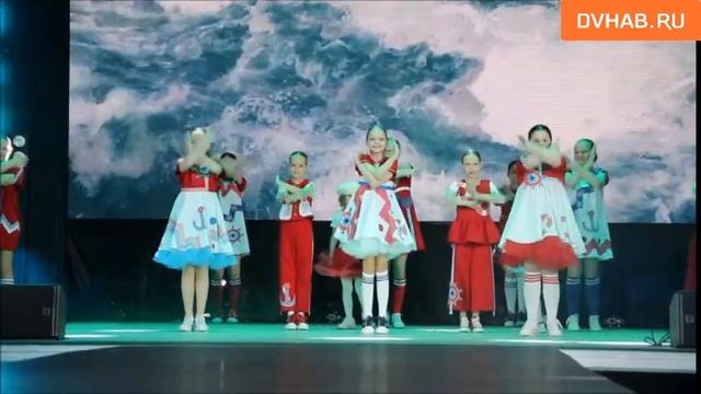 Рождественскую коллекцию представил на своём юбилее театр мод "Мармелад" смотреть онлайн