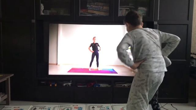 Новогодние каникулы 2022 / Петербургская елка / Печенье с предсказаниями / Снежная зима / Игры дома смотреть онлайн