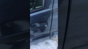 нива Шевроле замёрз замок неоткрывается дверь