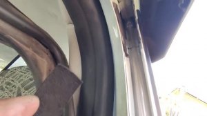 Рено Логан Степвей(RENAULT) свист ветра ,у стекла водителя..