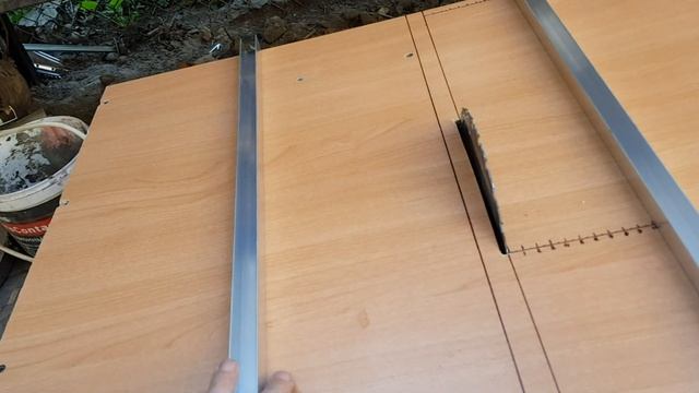 Самый простой распиловочный стол СВОИМИ РУКАМИ смотреть онлайн