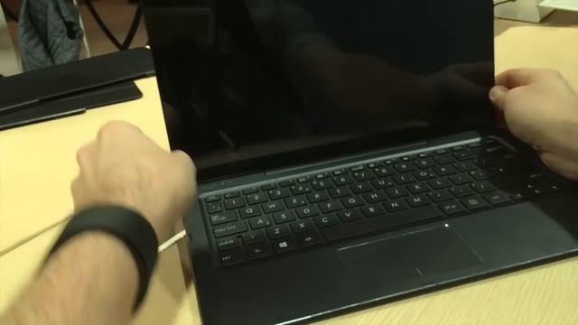 Asus Transformer Book Chi hands-on | CES 2015 смотреть онлайн