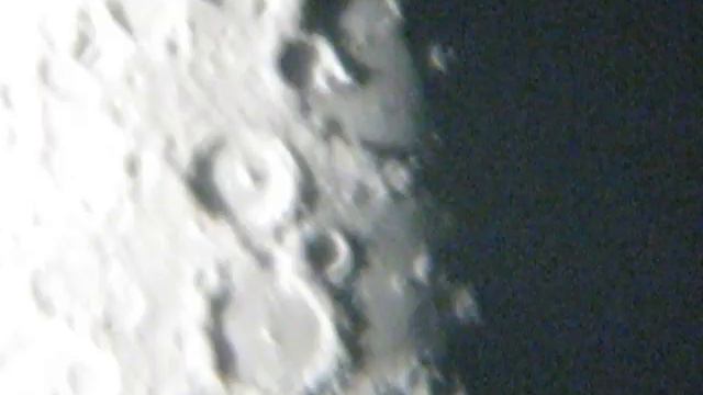 Moon seen through telescope 2 (Księżyc widziany przez teleskop 2) смотреть онлайн