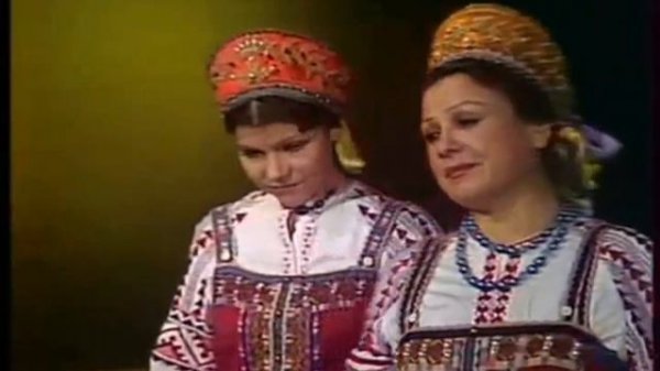 Вот кто-то с горочки спустился На нём защитна гимнастёрка Vot Kto To S Gorochki Spustils  Litvinenk