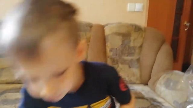 Макс распаковывает Тостер смотреть онлайн