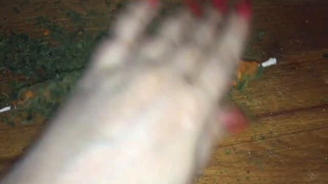 Восковая катаная свеча с крапивой ? ?