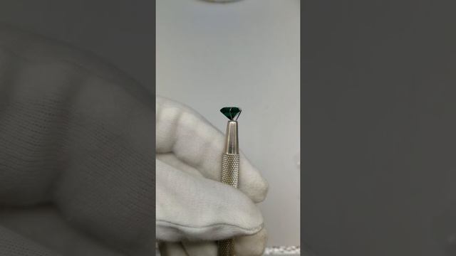 Ювелирные камни - изумруд гидротермальный октагон 8*8 мм смотреть онлайн