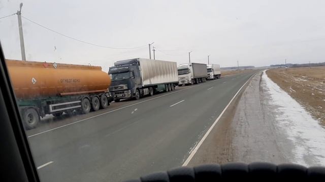 Разлетелось сцепление на VOLVO VNL Кучу денег достал и поехали дальше) смотреть онлайн