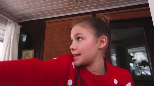 НАРЯЖАЕМ ЕЛКУ // Украшение дома // VLOGMAS #2 смотреть онлайн