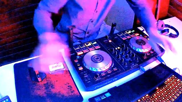 LA PREVIA EN VIVO por la 90.1 смотреть онлайн