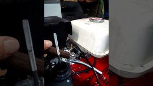 Усилил крепёж рубашки тросика газа на мотобуксировщике