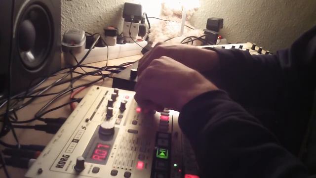 French House Demo1 смотреть онлайн