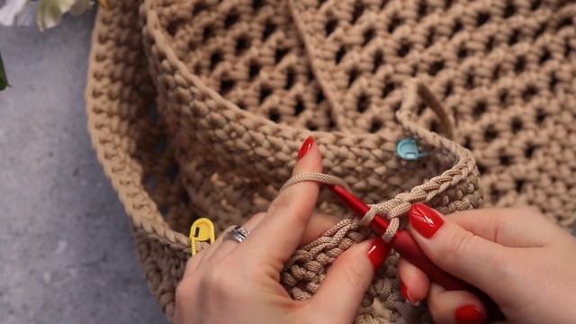 Вяжем сумку "Русалка" из полиэфирного шнура | Часть 2 смотреть онлайн