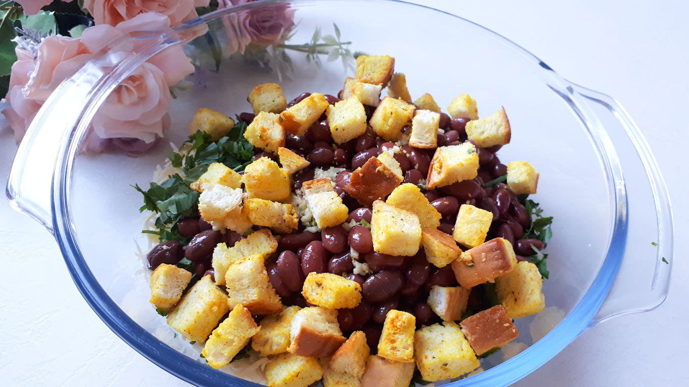 Салаты на Праздничный стол. Салат с фасолью. Рецепт салата с фасолью консервированной. Вкусный салат смотреть онлайн