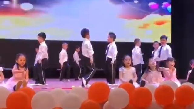 И заключительный танец дамы приглашают кавалеров! смотреть онлайн