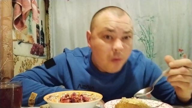 Мукбанг:Лапша с мясом, котлетка, винегрет