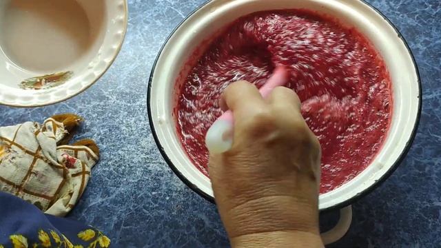 Ягоды на зиму, вишня в бутылочке! Готуємось до зими вишня в пляшечці! смотреть онлайн