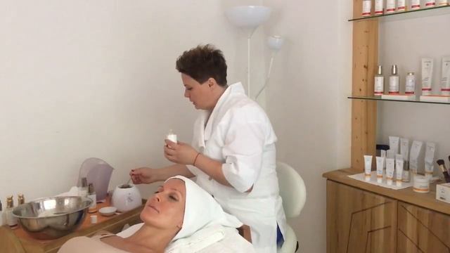 Dr.Hauschka (Доктор Хаушка) - маски для лица: подготовка кожи, очищающая маска смотреть онлайн