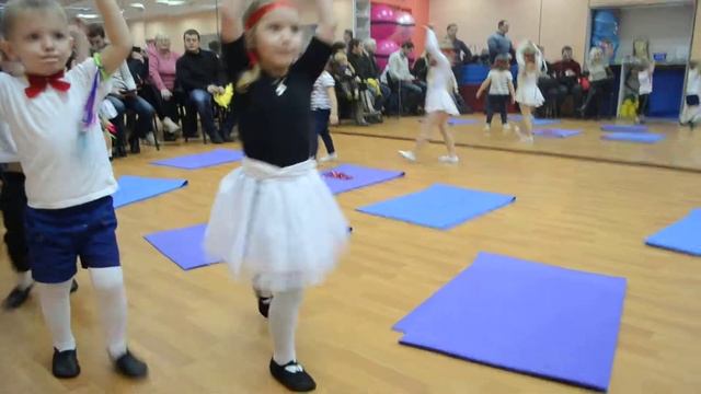 Танцы для детей 3-5 лет Донецк. Танцевальная студия Sky Донецк смотреть онлайн