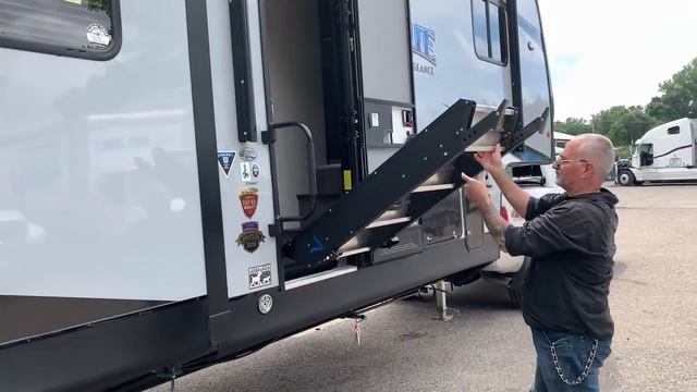 Трейлер за 45.000 в США. RAM 2500 Прицеп дача. смотреть онлайн