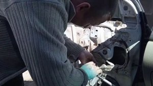 замена передней двери Королла Филдер.