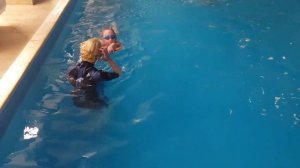 Занятия в бассейне для детей. Шестая тренировка и Андрей ныряет и плавает