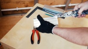 Подвес для стойки из профиля