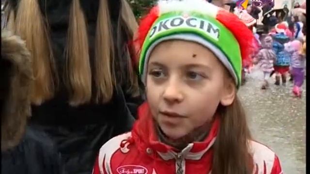 Новогодняя елка в микрорайоне КСМ собрала сотни малышей смотреть онлайн