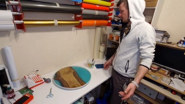 Leju otro kārtu epoksīda sveķus apaļajam ozola galdam, 2 daļā kā es taisu epoksīda galdus