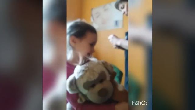 Как прокалывали уши маленькой Александре! смотреть онлайн