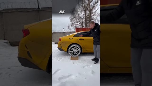 такси тоже хотят крутые диски... Kia K5 на примерке дисков #литыедиски #киак5 смотреть онлайн
