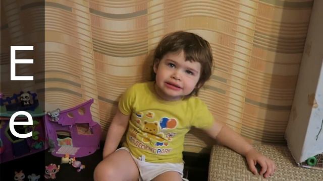 Ребёнок учит Алфавит The child learns Alphabet смотреть онлайн