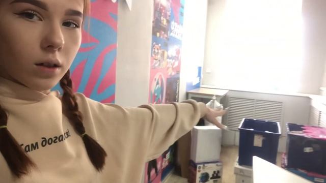 «VLOG» Как проходит день сотрудника OZON???? Чем занимаюсь на работе ? Что я сделала с окном ? ? смотреть онлайн
