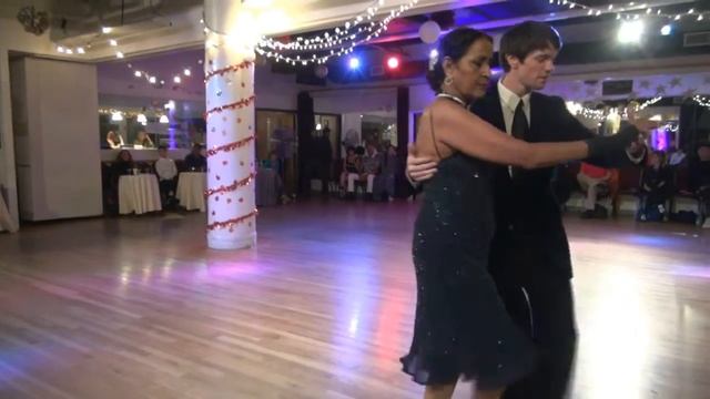 Anton and Vimala - Argentine Tango смотреть онлайн