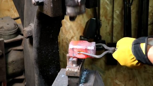 FORGING A ROUNDING HAMMER WITH TORBJÖRN ÅHMAN смотреть онлайн