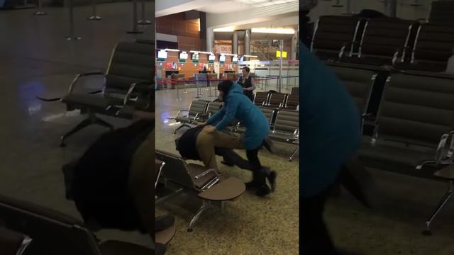 Бои в терминале Д шереметьево смотреть онлайн