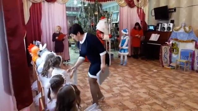 Праздник Нового года в детском саду || New Year's holiday in kindergarten смотреть онлайн