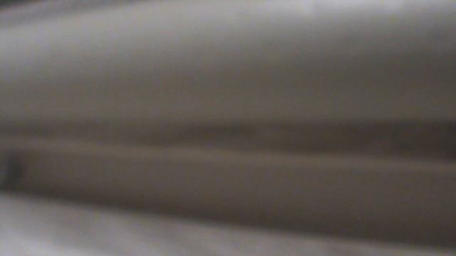 Плинтус без соединительных с кабель каналом.Как забить дюбель без молотка. смотреть онлайн