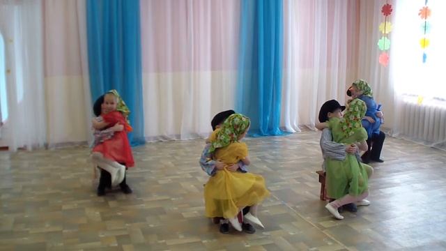 танец с табуретками смотреть онлайн