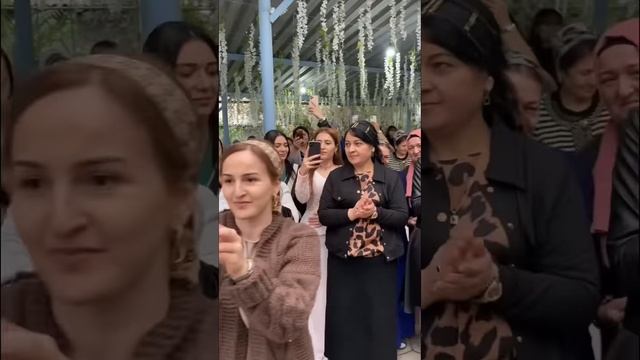Жениху впервые показали его невесту смотреть онлайн