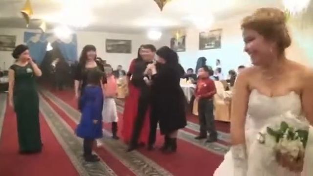 Прикол в свадьбе смотреть онлайн