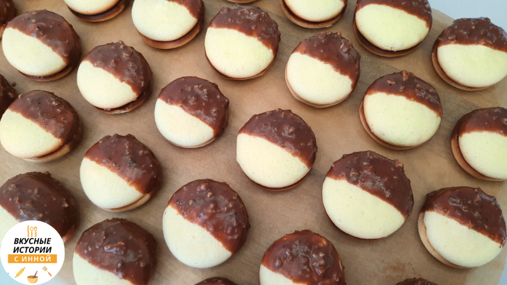 БИСКВИТНОЕ ПЕЧЕНЬЕ С ДЖЕМОМ смотреть онлайн