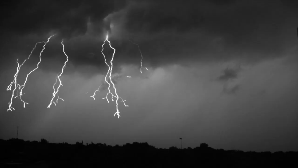 Молния в замедленной съёмке