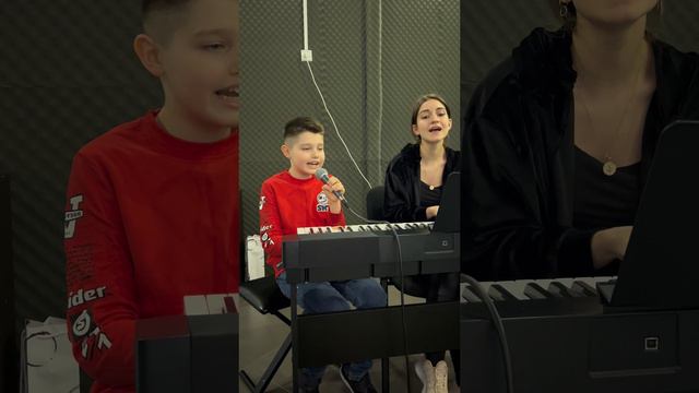 Ярослав готовится к выступлению в стиле рок! смотреть онлайн