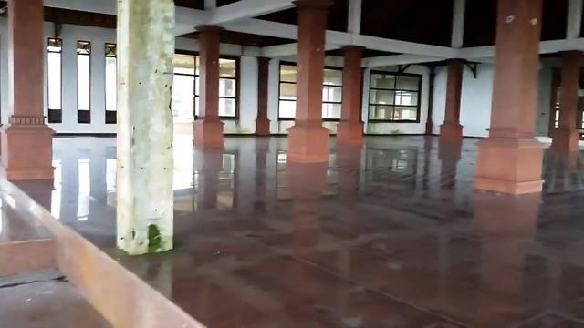 Заброшенный отель на бали смотреть онлайн
