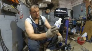 Замена масла в лодочном моторе MERCURY 5лс.