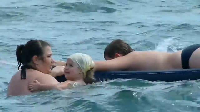 Дрейфуем В Чёрном море на матрасе смотреть онлайн