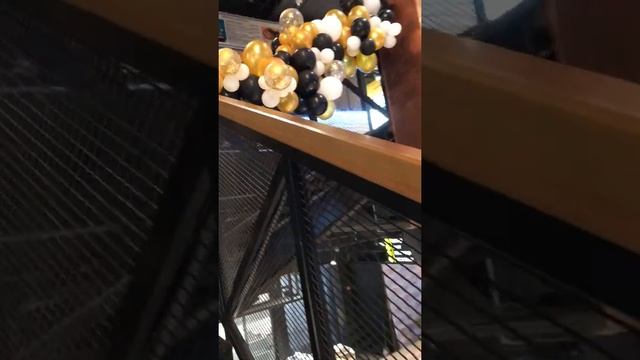 Украшение лестницы воздушными шарами смотреть онлайн